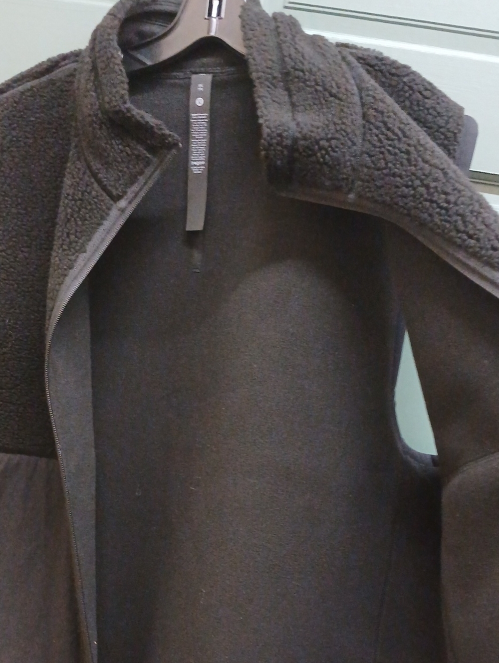 lululemon athletica High Pile Black Sherpa Fleece Vest Size XXL - Picture 8 of 8